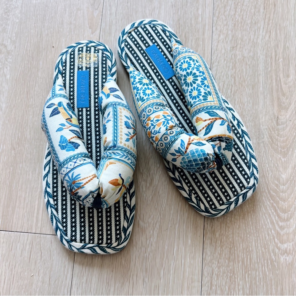 Farm Rio Sandals - Picture 3 of 5